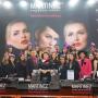Bikin Kulit Cerah, Tren Make Up Berkilau Gantikan Kosmetik Matte