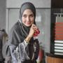 Di Moskow, Model Fenny Steffy Kenal Gubernur Irwandi Yusuf