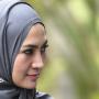 Dekat sama Gubernur Irwandi, Model Steffy Umrah Bareng sampai Diajak Nikah