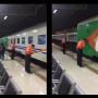 Heboh, Petugas Kereta Api Tundukkan Kepala di Peron Stasiun