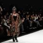 Aksi Menteri Susi Pudjiastuti di Catwalk JFW 2019