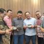 Peduli Keselamatan Pengendara Motor, FifGroup Bagikan Kotak P3K