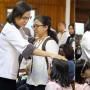 Air Mata Sri Mulyani saat Belai Anak Pegawainya Korban Lion Air