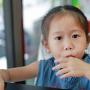 Kenali Dampak Anak Suka Mengisap Jempol, Yuk Cegah Sejak Dini!