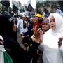Ibu-ibu Asik Live Instagram Aksi Bela Tauhid, "Allahuakbar!!!"