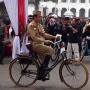 Penampilan Jokowi di Gowes Bandung Lautan Sepeda Tuai Pujian