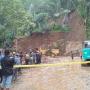 Tebing Longsor Tutup Jalur Bandung-Tasikmalaya