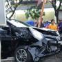 Emak-emak Belajar Nyetir Tabrak Mobil, Pemotor, dan Markas Polisi