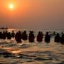 Ritual Sembah Dewa Matahari di India