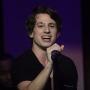 Charlie Puth Bagikan Mirror Selfie Setengah Bugil, Warganet Ramai-ramai Gak Mau Liat Sendirian