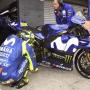 Ritual Ngobrol dengan Motor Sebelum Balapan, Ini yang Dibicarakan Rossi