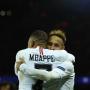 Kylian Mbappe Dorong Neymar Saat Sesi Foto Bersama, Ada Masalah Apa?