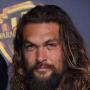 Ulang Tahun, Jason Momoa Dapat Kejutan Kue Seberat 76 Kilogram