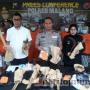 Usai Dianiaya Sampai Tewas, Mayat Preman Diseret Warga ke Jalan Raya