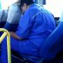 Tak Tinggalkan Salat, Kondektur Bus Ini Tuai Pujian Netizen