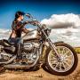Perempuan Mengangkat Harley - Davidson Jatuh ? Mengapa Tidak !