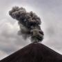 Heboh, Serombongan Bule Nekat Mendaki Gunung Anak Krakatau