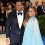 Genap 50 Tahun, Jennifer Lopez Dapat Kado Mobil Mewah Porsche Rp 2 Miliar