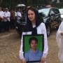 Wajah Tegar Arumi Bachsin Bawa Foto Adik Iparnya, Eril Dardak ke Pemakaman
