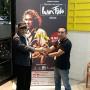 Jelang Konser, Iwan Fals Bagikan Bibit Pohon Pelangi