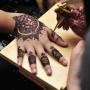 Cukup Mudah, Begini Cara Menghilangkan Henna di Tangan