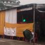 Digelar di Perempatan Jalan, Acara Pernikahan Ini Bikin Ngakak