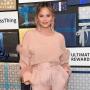 Bukan Sakit, Ini Alasan Chrissy Teigen Lakukan Tes Swab Corona Covid-19