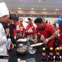 Sayang Istri, Para Suami Rayakan Hari Ibu dengan Memasak