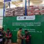 Anies Distribusikan Kartu Pekerja untuk Buruh