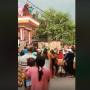 Video Viral Tebar Uang dari Atap Rumah di Ponorogo Ternyata Hoaks