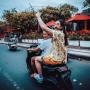 Steve Aoki Ketagihan Naik Gojek  Saat Liburan di Bali
