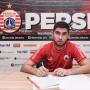 RESMI! Persija Datangkan Gelandang Internasional Uzbekistan