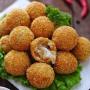 Resep Bola Kentang Isi Mozarella, Kejunya Melumer di Lidah