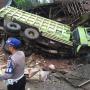 Setelah Hantam 3 Rumah dan Motor, Sopir Truk Ugal-ugalan Kabur