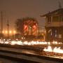 Detik-detik Kereta Komuter Melintas di Jalur yang Terbakar Api