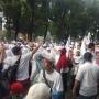 Ribuan Pendukung Prabowo-Sandiaga Turun ke Jalan, Lalin Ditutup Sementara