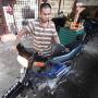 Kisah Inspiratif Mekanik Tuna Netra Sukses Buka Bengkel Motor Sendiri