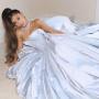 Ariana Grande Pamer Gaun untuk Tribute Mac Miller?