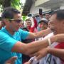 Sandiaga Mendadak Kalungkan Sorban ke Pendukung Jokowi, Simbol Apa?
