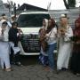 Tak Ketemu Orangnya, Mobil Alphard Prabowo Digilir Emak-emak Buat Selfie