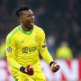 Ada Oknum Buang Sampah ke Lapangan, Kiper Ajax Jadi Korbannya