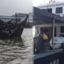 Begini Proses Evakuasi Bangkai Kapal Nelayan di Muara Baru