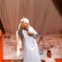 Viral Video Ustadz Ceramah Salam 2 Jari di Hadapan Anak SD