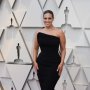 5 Selebriti dengan Penampilan Tak Biasa di Oscar 2019