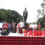 Presiden Ajak Masyarakat Indonesia Budayakan Pemakaian Sarung