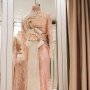 Bukan Ornamen Biasa, Ada Makna Dibalik Simbol Bangau dalam Dress Syahrini