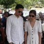Daniel Wenas Setia Dampingi Mikha Tambayong di Pemakaman Ibundanya