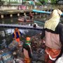 PKL Paling Banyak Buang Sampah ke Kali, Pasukan Orange Kesal