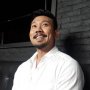 Podcastnya Didesak Berhenti Tayang, Denny Sumargo Kini Jualan Panci: Tolong Bantu Perekonomian Gue
