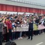 Sambut Jokowi, Warga Palembang Bentangkan Kain Jumputan Sepanjang 1,1 Km